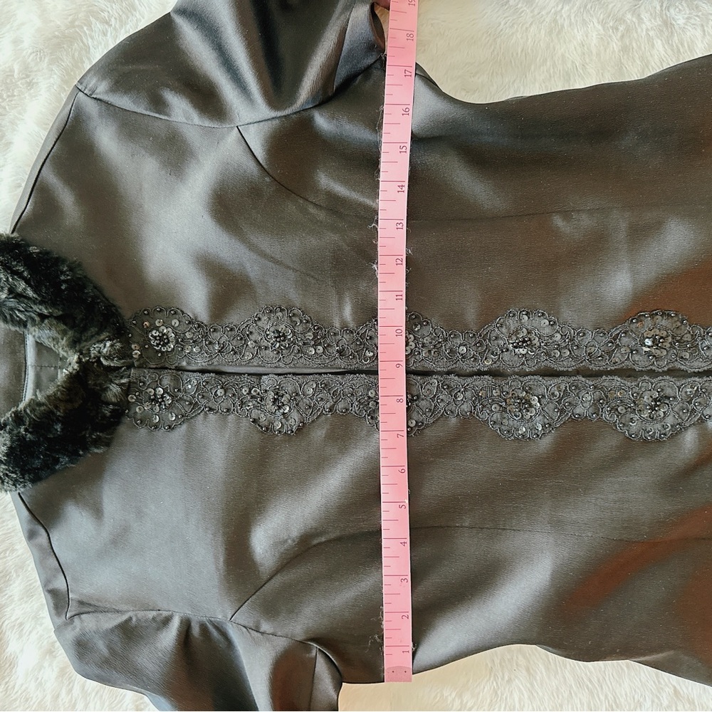 NWT Gorgeous Black Hype satin, beaded and faux fur coat. Size 10 - Picture 3 of 16